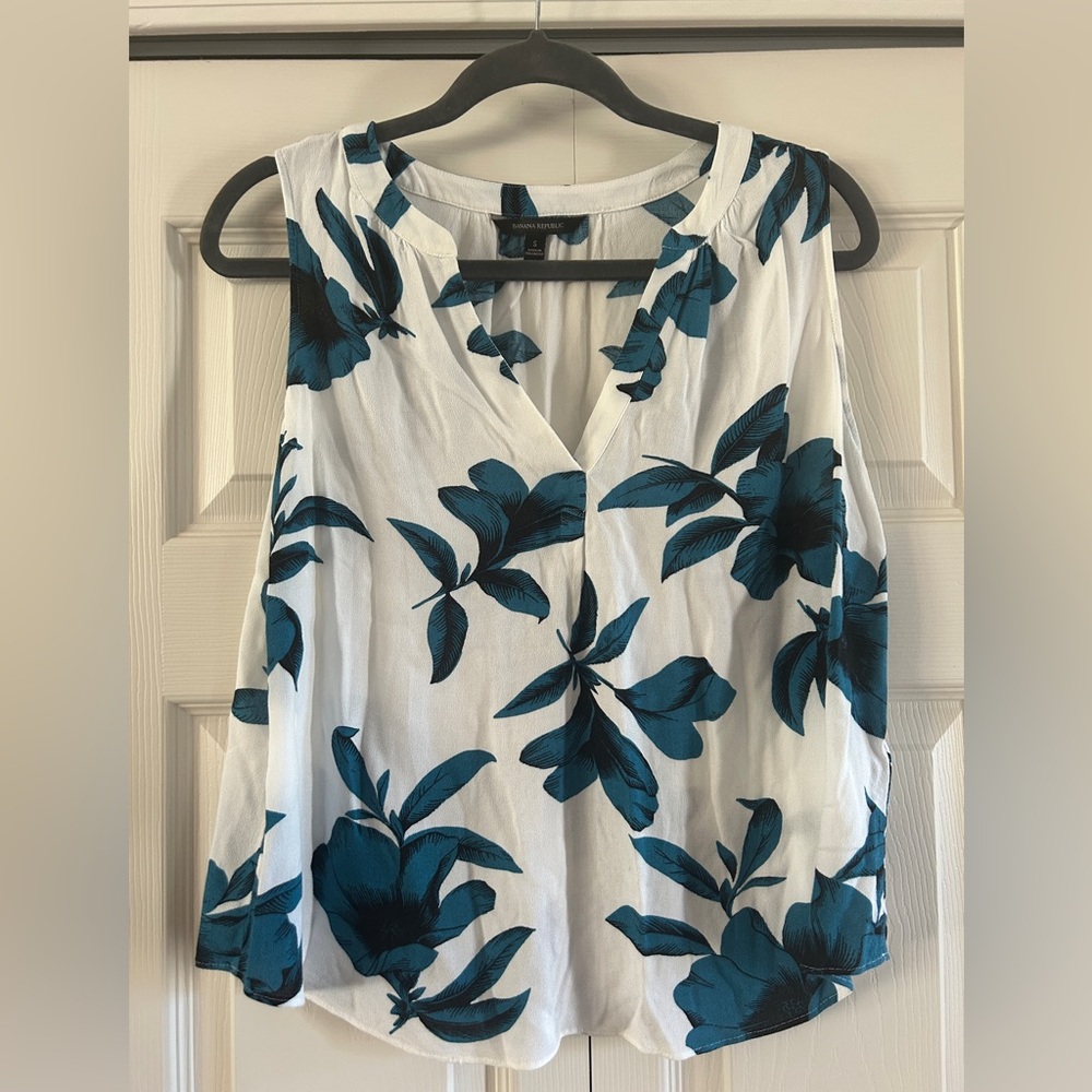 Banana Republic Blouse Women’s Size S White Blue Floral Sleeveless Spring Top